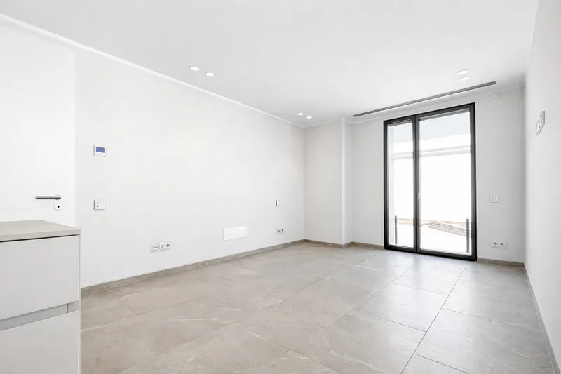 Modern Apartment with Panoramic Sea Views on the First Line of the Paseo Marítimo, Palma Mas — photo 11