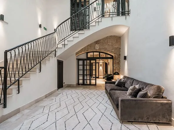 Commercial property with cathedral view in Palma — photo 1