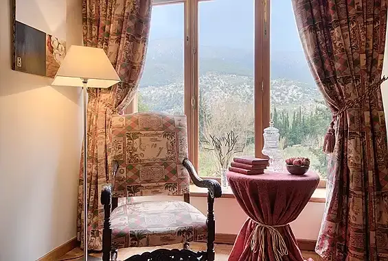 Rustic property in impeccable condition. The main house has: large hall; five bedrooms with en-suite bathroom; one toilet; two living rooms with fireplace, one d — photo 12