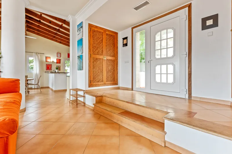 Exposed villa with holiday rental license, pool, parking space and fantastic sea views — photo 3