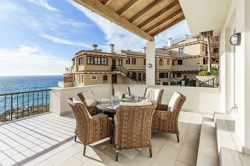Luxury apartment on the first sea line in Santa Ponsa — photo 2