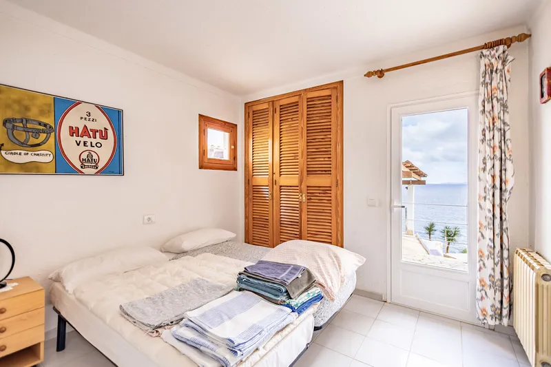 Villa in first sea line on double plot to renovate — photo 9