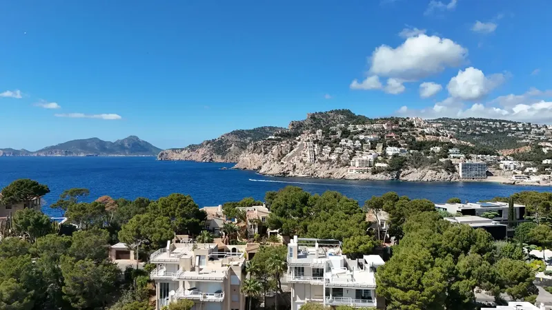 Exclusive duplex penthouse of about 150 m² with spectacular private rooftop solarium of 80 m² and open views of the Mediterranean — photo 2