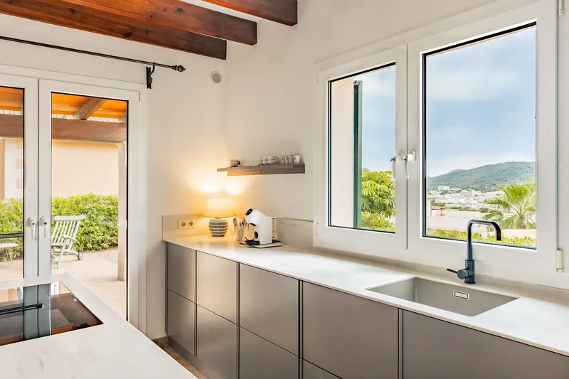 Semi-detached house in an elevated position with spectacular sea views and private pool — photo 10