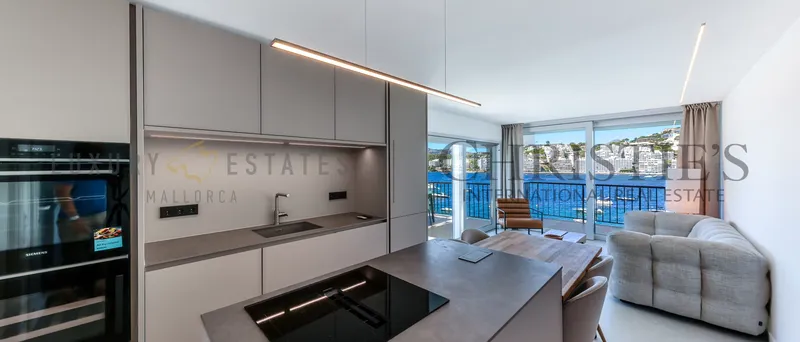 Exclusive penthouse in Santa Ponsa directly on the beach with panoramic views and direct access to the ocean — photo 1