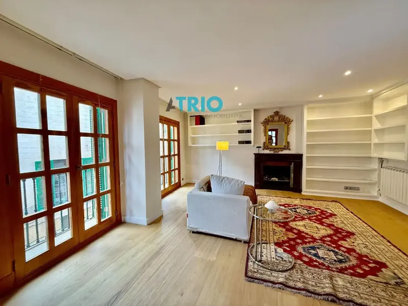 In the heart of Palma's old town, just steps from the majestic Cathedral of Mallorca (La Seu), this elegant and spacious apartment is located — photo 8