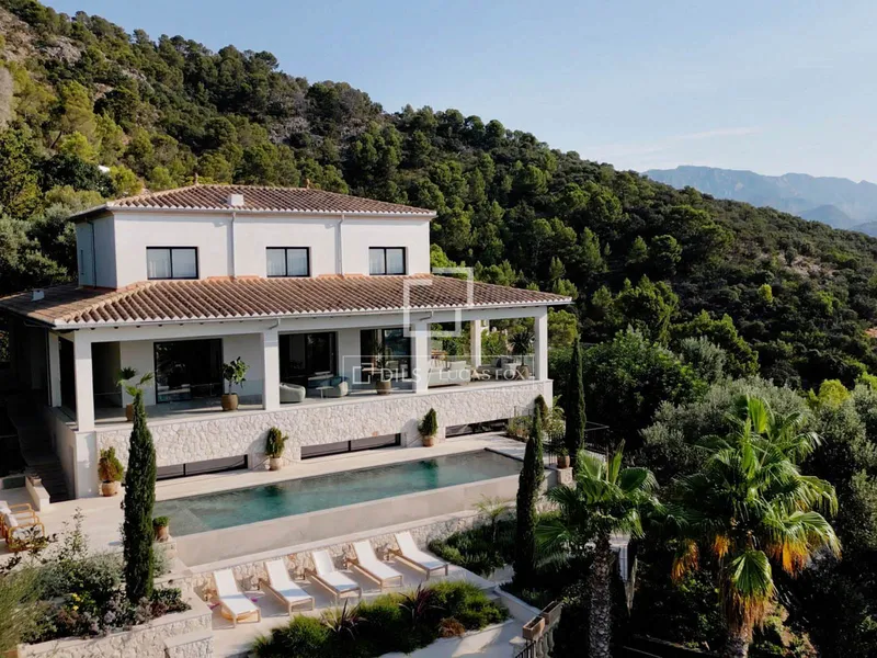 750m² house / villa for sale in Bunyola, Balearic Islands — photo 1