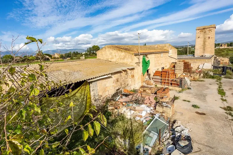 Exclusive Farmhouse for Renovation in Palma de Mallorca – Plot of 34,000 m² with Immense Potential — photo 10