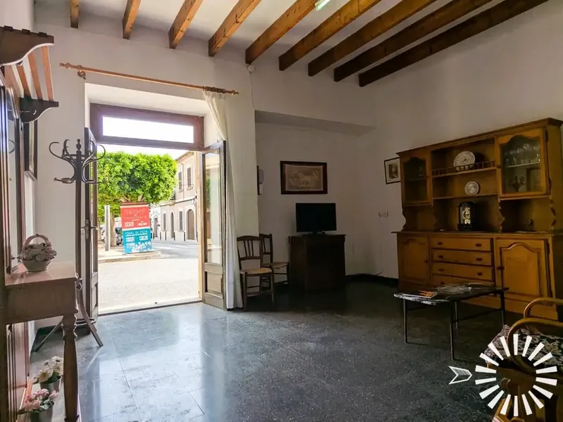 Charming house in a privileged position on the famous square of the picturesque village of Es Llombards — photo 10