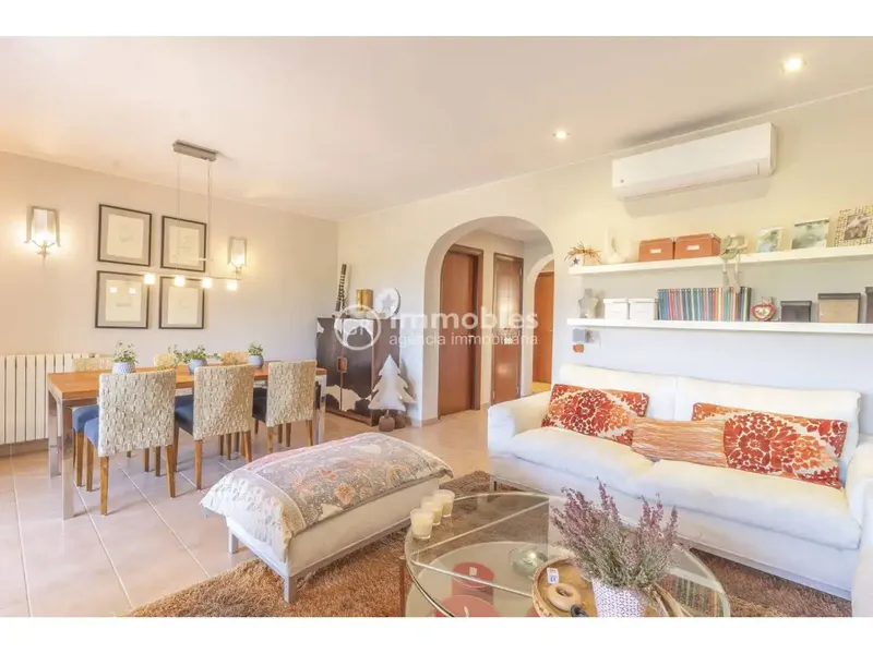 Esta encantadora casa adosada en Búger cuenta con una superficie total de 226 m², distribuidos en cocina amueblada y equipada, amplio salón — photo 9