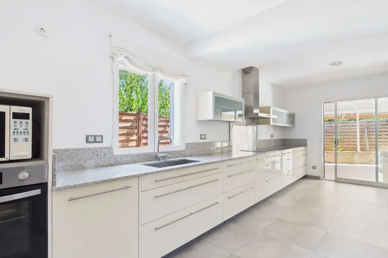 Charming fully renovated house with pool and large garage, located in a central and quiet area of Paguera — photo 7