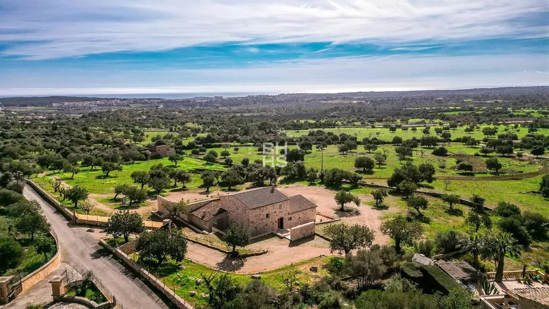 Rustic Finca for sale in Sant Llorenç des Cardassar — photo 1