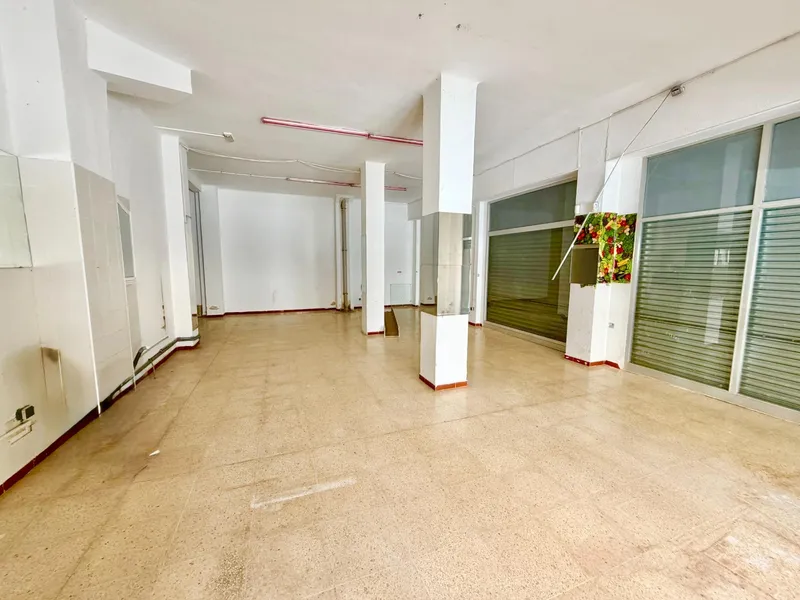Commercial Premises for Sale – Corner with Great Visibility in Palma de Mallorca — photo 1