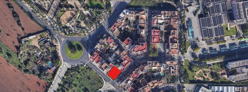 Solar con Licencia para 10 Apartamentos + 3 Locales + Parking — photo 1