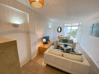 Apartment in Calvià (Santa Ponsa) with 68 m² built surface, 5 m² terrace, 2 bedrooms, 1 bathroom — photo 1