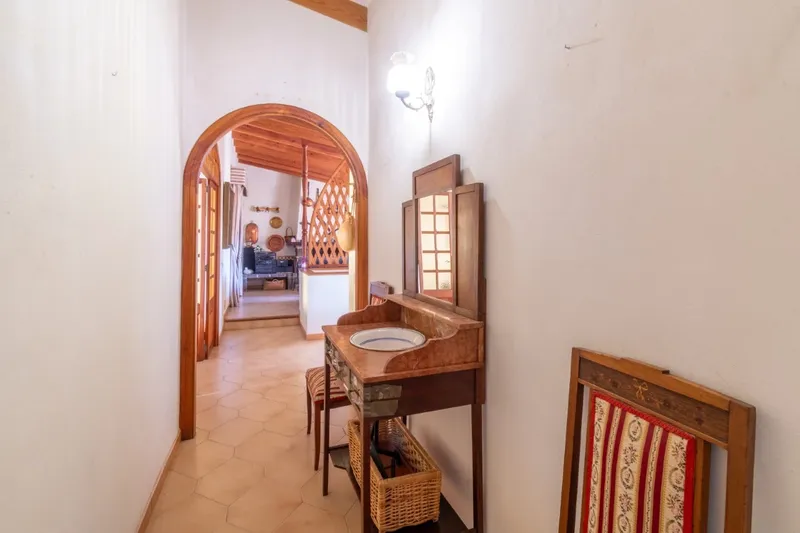 Large 3,500m² plot with dwelling, warehouse and great potential — photo 7