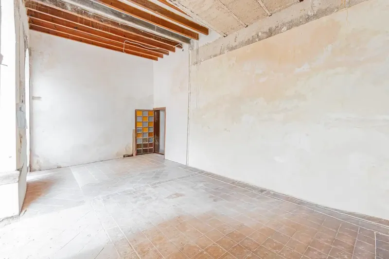 For sale: spacious home in the heart of Felanitx, on a quiet pedestrian street and in a privileged location. It is a — photo 11