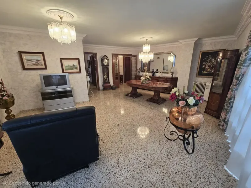 Located in the heart of Palma, in the Bons Aires area, this spacious and bright apartment is an excellent opportunity for those looking for a home — photo 12