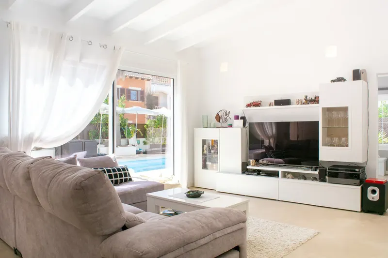Modern detached house with pool, conservatory and roof terrace in a quiet residential area — photo 4