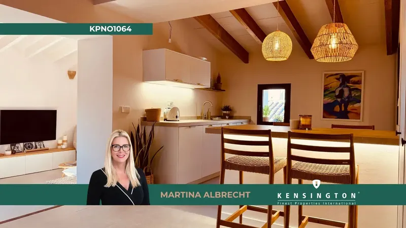 This stylishly modernized penthouse is located in the heart of Artà's old town. — photo 1
