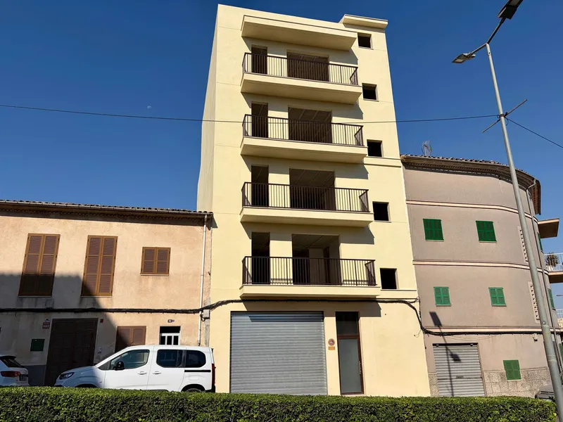 491m² multi-family house with roof terrace for sale; shell construction — photo 1