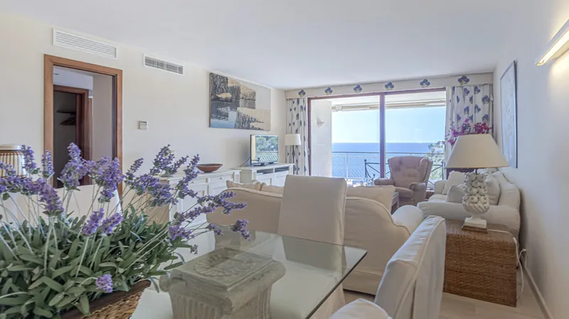 Superb and luxurious, south facing apartment in a first line waterfront community affording panoramic sea and coastal views in Sol de Mallorca – For Sale — photo 5
