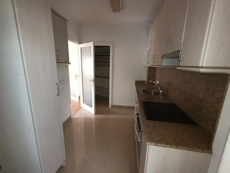 Piso con una situación inmejorable, a sólo 50 metros del Mercado del Olivar. Si te gusta vivir en el mismo centro de Palma, esta es una gran — photo 10