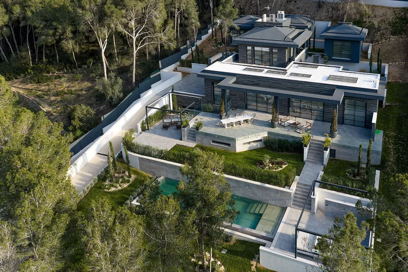 Luxurious new-build villa with first-class fittings in a top location — photo 1