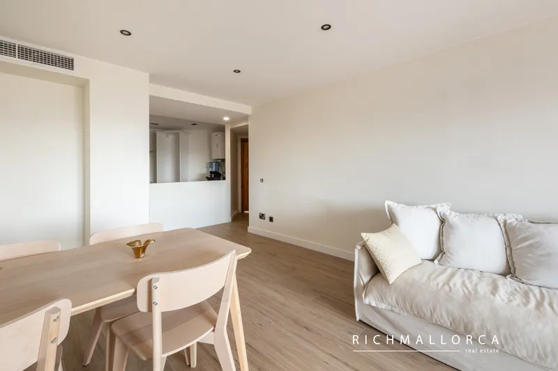 Sea view apartment in central Santa Ponça with pool and parking — photo 10