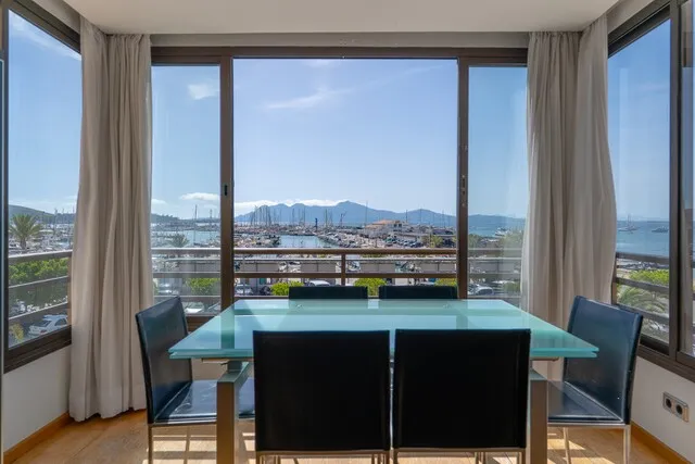 Beachfront apartment with sea views for sale in Puerto Pollensa, North Mallorca — photo 1