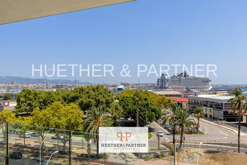 This exclusive newly built apartment is located in a privileged position on the Paseo Marítimo of Palma de Mallorca and impresses — photo 11