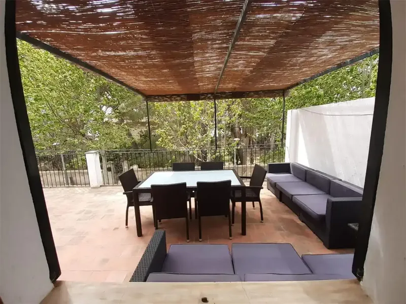 Se ofrece en alquiler un espacioso apartamento, muy bien ventilado, ubicado en el paseo de los pinos de la Bahía de Pollença, cercano al hot — photo 1