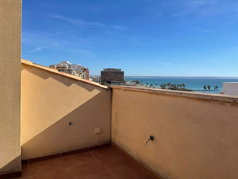 Duplex penthouse with terraces and sea views, 2 bedrooms, 2 bathrooms, La Calatrava, Palma — photo 11
