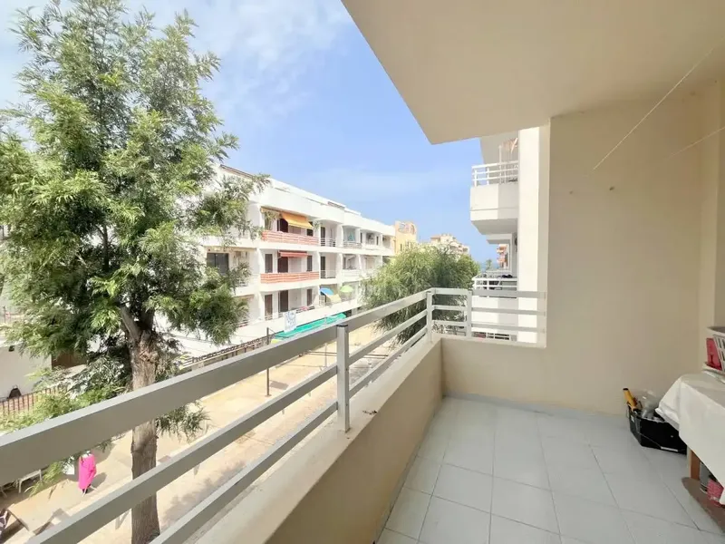 Sunny apartment on the second floor, located in the heart of Cala Millor, just two minutes from the beautiful beach. The area offers all — photo 2