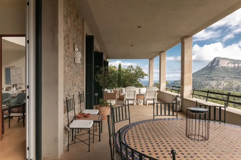 This exceptional villa is located in the prestigious George Sand urbanization, in the hills above Valldemossa, surrounded by the impressive — photo 4