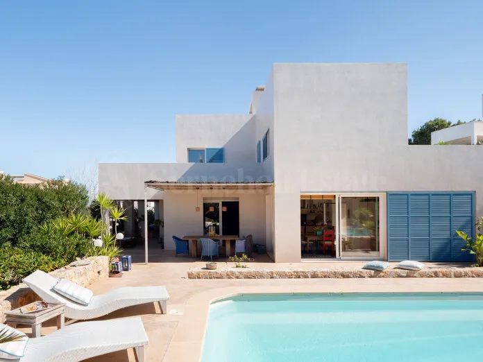 Newly renovated villa with sea views — photo 1
