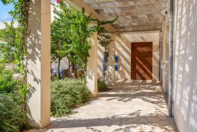 Villa with rental license and tennis court for sale near Ses Salines, Mallorca — photo 4