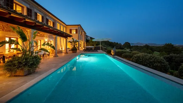 Exclusive luxury villa with sea views for sale in Pollensa, North Mallorca — photo 1