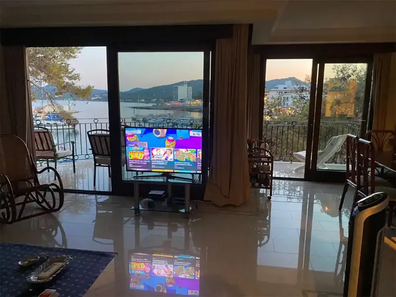 Vivienda con impresionantes vistas del puerto marítimo, costa y paseo marítimo de Cala Ratjada. Amplio salón-comedor con salida a terraza co — photo 5