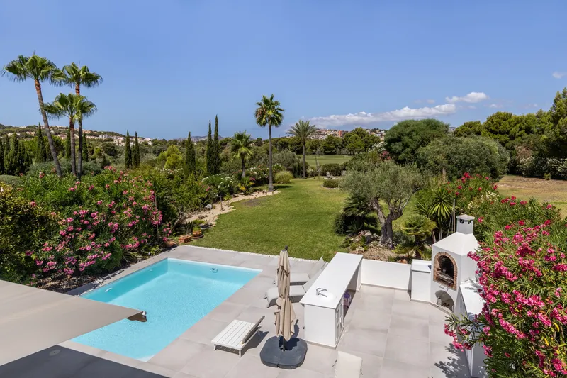 Villa in Santa Ponsa - Views over the green to the pool — photo 1