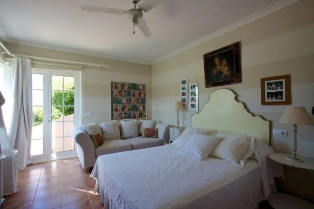 Frontline villa for sale in Mallorca's North with direct access to the beach in Cala Sant Vicenç, Mallorca — photo 9
