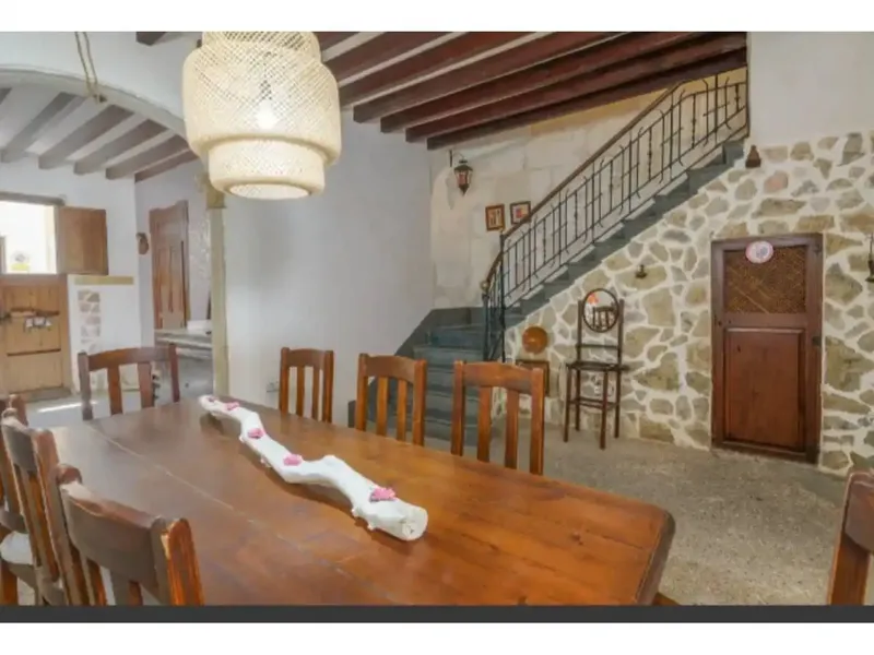 Mallorcan village house with terrace and garage — photo 7