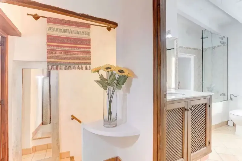 Located on a quiet side street, just steps from the famous Calvary and a few minutes from the main square, this charming house — photo 6