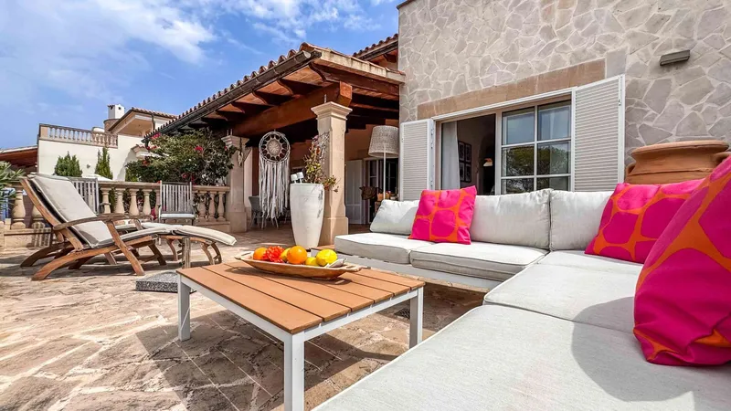 Exclusive feel-good house with pool, in a prime location close to town and beach — photo 8
