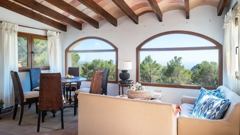 Charming rustic finca for sale on the outskirts of Puigpunyent, in an impressive natural setting. The stone facade and traditional design — photo 8