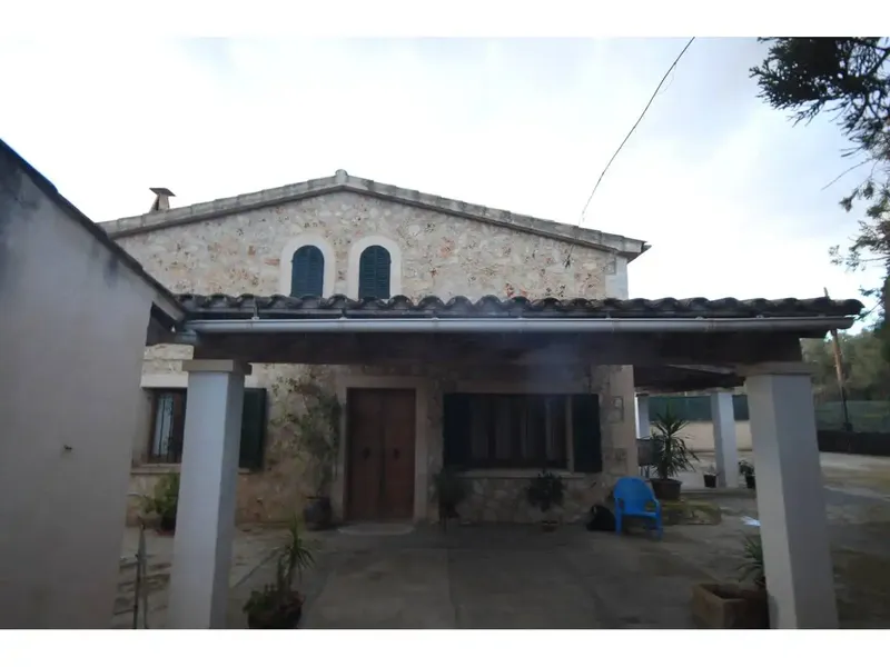 Country house with land — photo 1