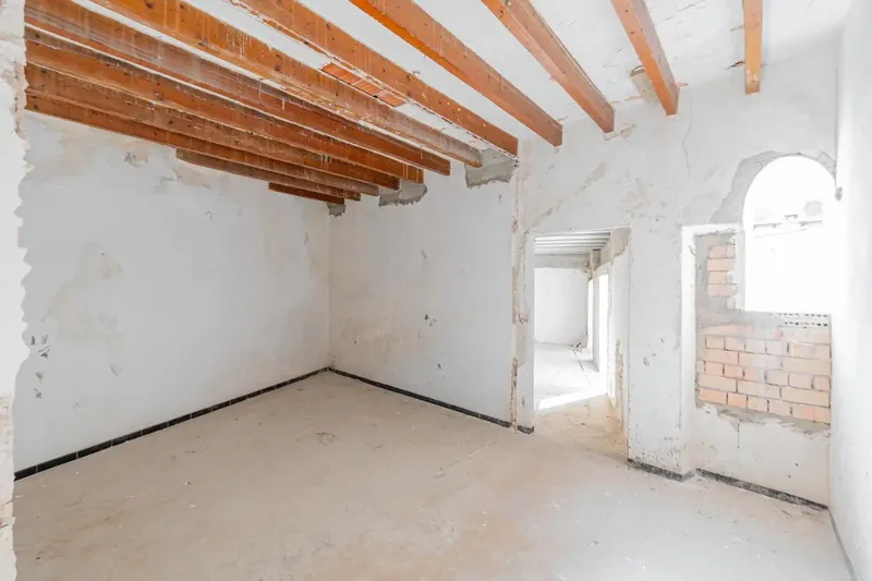 For sale: spacious home in the heart of Felanitx, on a quiet pedestrian street and in a privileged location. It is a — photo 9