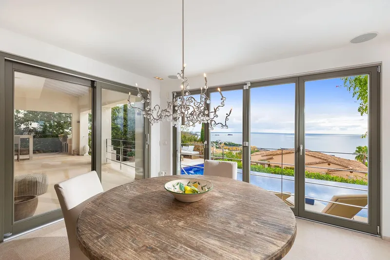 Luxury villa in an elevated hillside location with dream views — photo 10