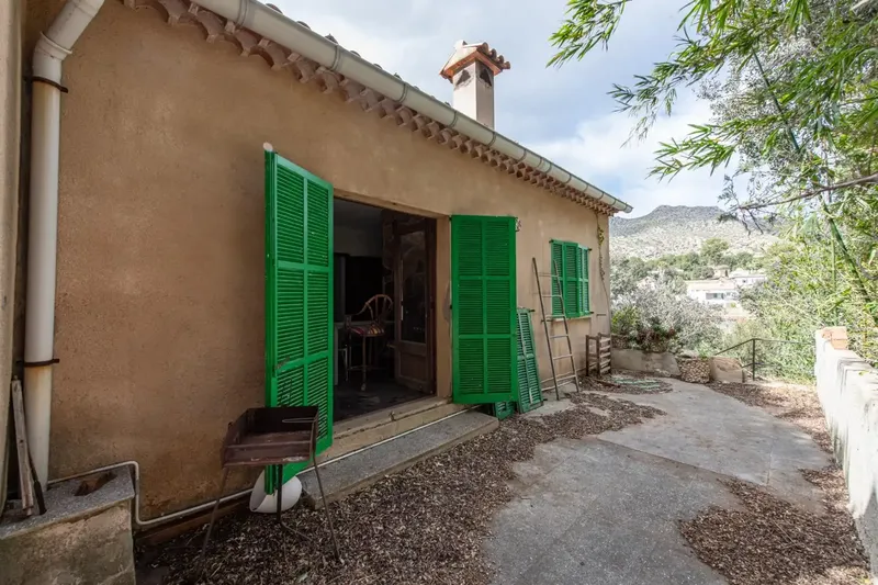 A house with many possibilities and ample space to make the most of. — photo 3