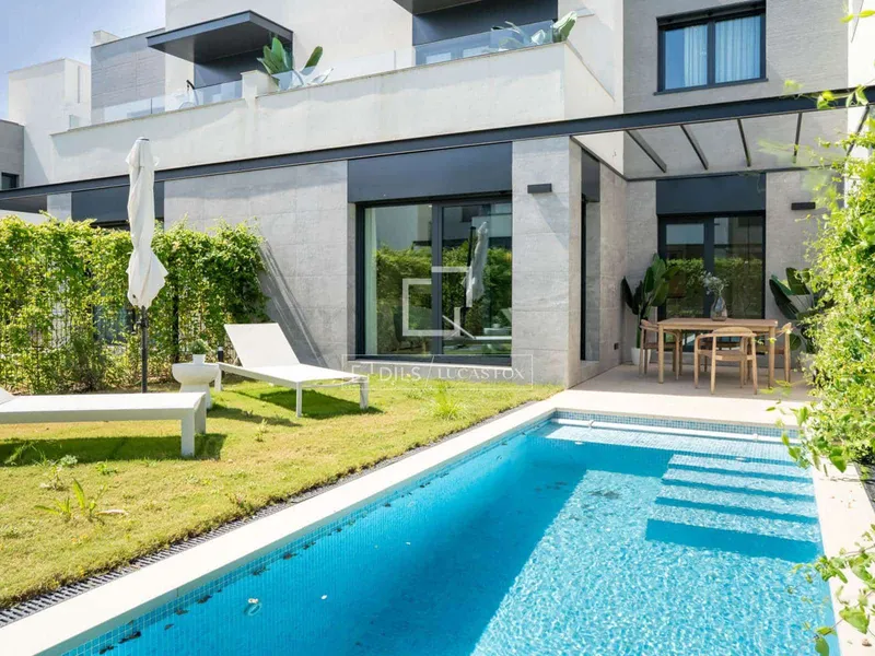 Villa for sale in Playa de Palma, Palma de Mallorca — photo 1